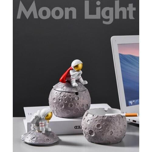 Nordic Astronaut Resin Ashtray Creative Anti-fly Ash Ashtray With Cover Luxury Parlor Decoration Ornaments Gift For Boyfriend