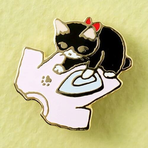 Funny Iron Clothes T-shirt Cat Enamel Pin Cute Cartoon Animal Lapel Badge Brooch Unique Fashion Backpack Jewelry Accessories