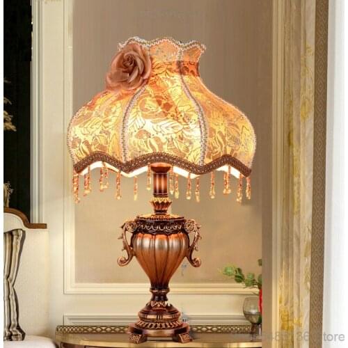 European Retro Table Lamps Luxury Table Lamps for Living Room Bedroom Bedside Lamp Bedroom Creative Warm Study Home Deco Lamp