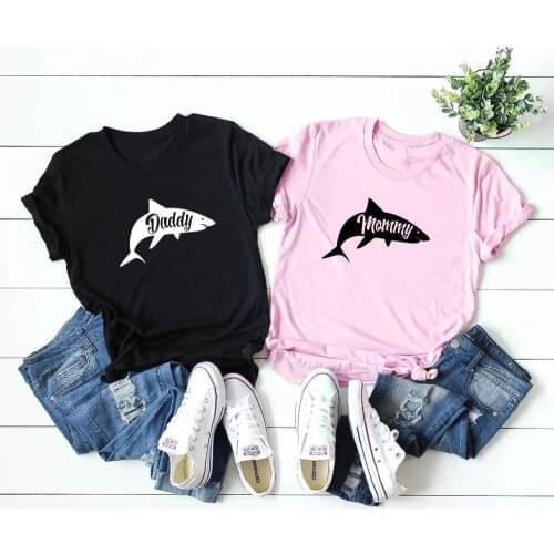 Women mommy Mens Daddy Shark T Shirt Cute Funny Family Cool Best Dad mom Vacation Tee for Guys