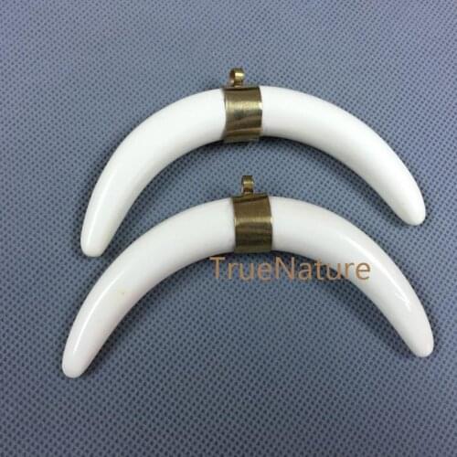 Cream Crescent Resin Horn Pendant Longhorn Pendant Jewelry With Brass Electroplated Band Charm In 90*50 mm PM4024