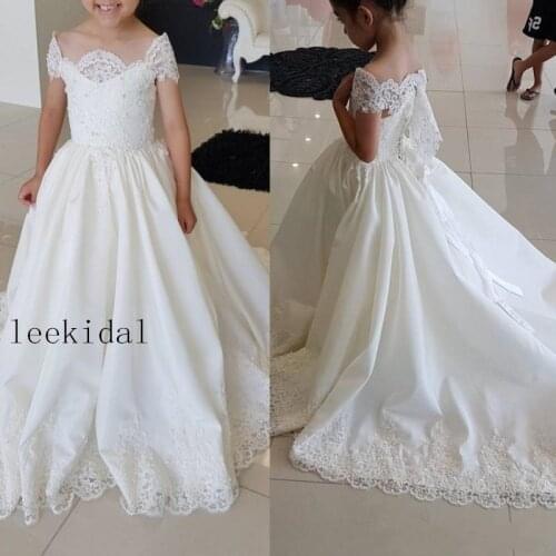 White Flower Girls Dresses Off Shoulder Lace Appliques Crystal Beaded Long A Line Sweep Train Birthday Girls Communion Dress