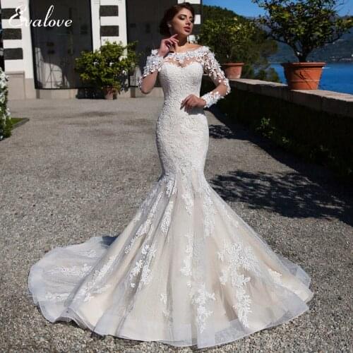 EVALOVE Elegant Scoop Neck Long Sleeve Mermaid Wedding Dress Gorgeous Appliques Lace Court Train Vintage Bridal Gown Plus Size