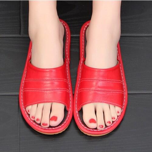 2021 New Arrival Runway Shoes Men Leather Home Slippers Unisex Flat Round Toe Wear Resitant Fashion Shoes Man Slippers House