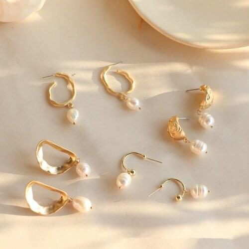 8Seasons Fashion Hot New Hot Trendy Stud Earrings Hollow Geometric Irregular Matte Metal Series Natural Pearl Beads,1 Pair