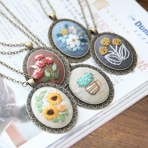DIY Necklace Embroidery Kits Needlework Flower Cross Stitch Sets Embroidery Sets with hoop Swing Handmade Craft Creative Gift