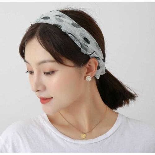 Elegant Women With Gold Silk And Wood Ear Lace Fashion Printing Uniform Size Scarf Multi Functional Silk Scarf Can State Hair