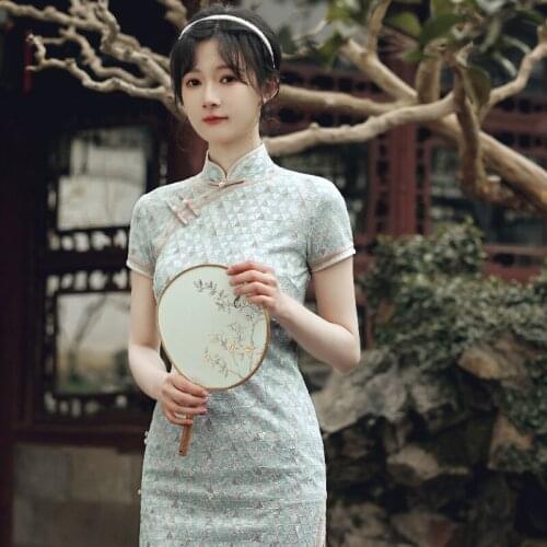 Chinese Traditional Womens Cheongsam Retro Elegant Short-Sleeved Cheongsam Sexy Slim High Split Dress Female Modern Girl