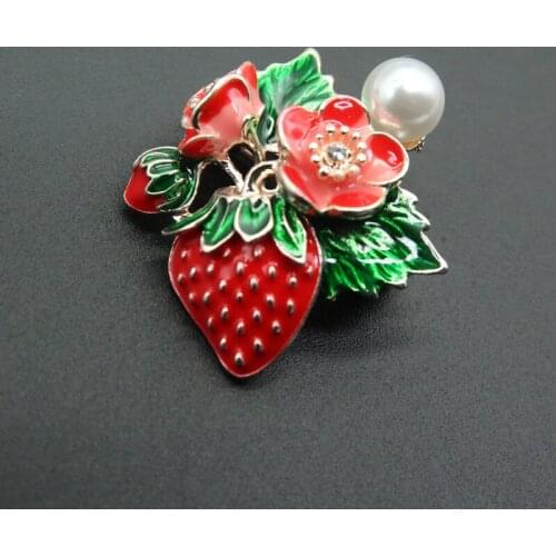 Trendy Red Strawberry Enamel Brooches For Men Womens Classic Fruits Weddings Party Banquet Brooch Womens Accessories