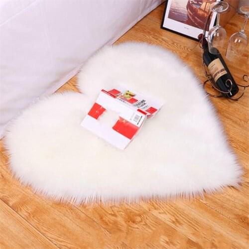 Factory Direct Heart-Shaped Carpets Floor Mats Imitation Wool Carpet Plush Home Living Room Bedroom Rugs Wholesale