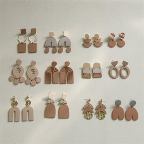 AOMU Trendy Geometric Hollow Acrylic Drop Earrings for Women Brown Caramel Color Dangle Earrings Korea Jewelry Gift 2021 Autumn