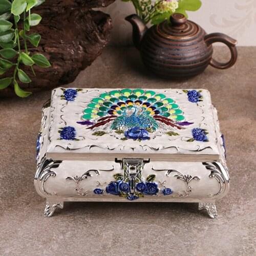 Meduim size Europe carved metal jewelry box metal tin box storage box makeup organizer girls gifts for makeup storage Z117
