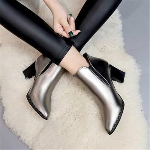 Dropshipping Contracted Tide Girl Boots Woman British Style Rivet Boots Martin Boots Autumn Winter 2018 New High-heeled Shoes