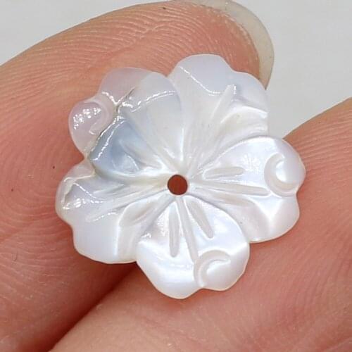 4PCSNew Natural Freshwater White shell Petal-shaped Shell Pendant 15x15mm Beads Making DIY Necklace Bracelet Shells Charm Gift