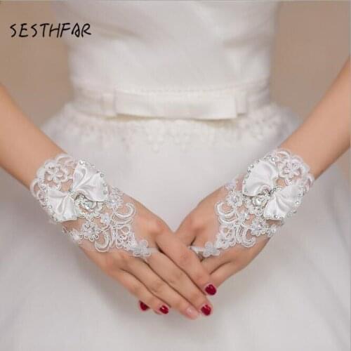 2018 Free Shipping Cheap Wedding Gloves Beaded Short Fingerless Bridal Gloves For Bride