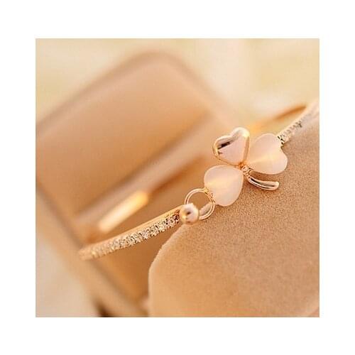 South Korea exquisite luxury small fragrant peach Bracelet Korean clover Bracelet opal bracelet wholesale