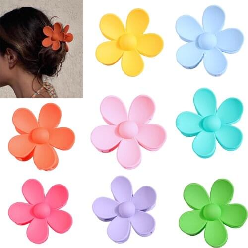European and American bloggers with DAISY CLIP colorful flower grab Macarone color shark clip bath headdress