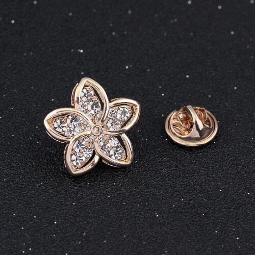 Delicate Popular Appealing Flower Rhinestone Gold-color Brooches for Women Brooch Pins Jewelry