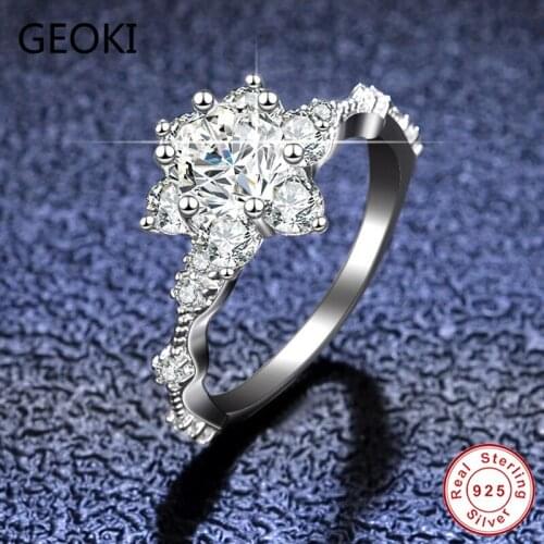 Geoki 925 Sterling Silver Passed Diamond Test Perfect Cut D Color VVS1 Moissanite Snowflake Shaped Ring Women PT950 Jewelry Gift