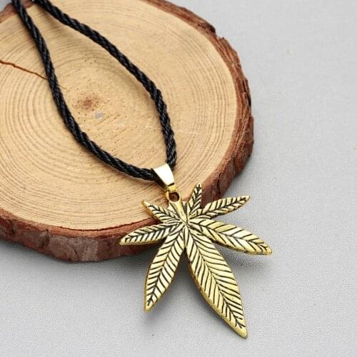 Antique Bronze Cannabiss Leaf Pendant Necklaces for Men Typical Maple Leaf Pendant Stylish Colliar Jewelry Gift for Boyfriend