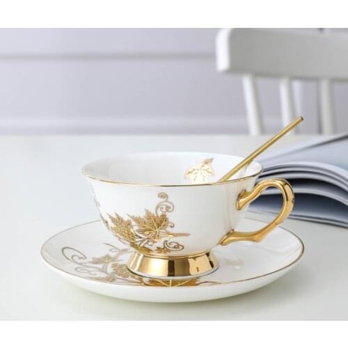 European Ceramic Tea Cup Set Gold Rim Royal Luxury White Coffee Cup Saucer Set Vintage Wedding Xicara Kitchen Supplies EB50BD