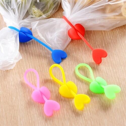5Pcs/Lot Silicone Sealing Clips Heart Shape Wire Cable Tie Earphone Cord Wrap Food Bag Sealing Clamp Winder Home Storage Tool