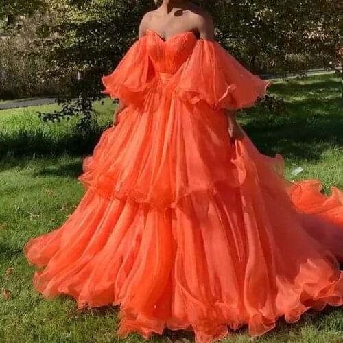 Flare Sleeves Prom Dresses Long Orange robe de soirée de mariage Orange Puffy Evening Dress Ball Gown Tiered Ruffles Custom