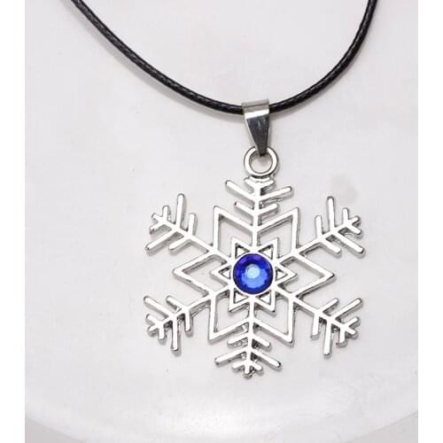 2020 Simple Creative Alloy Necklace Snowflake Leather Cord Pendant Ladies Fashion Sweater Chain Christmas Memorial Gift Hot