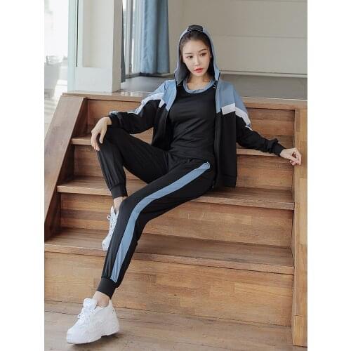 2020 New Women Fitness Set 4 in 1 Yoga Set Black Yoga Bra & Yoga Pants & T-Shirts & Patchwork Hoodies Sport Wear Run Outdoor Jog