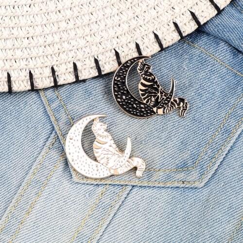Black White Witch Cat Brooch Pin Crescent Shape Metal Enamel Badge Pins Denim Clothing T-shirt Jewelry Gift For Women Men Couple
