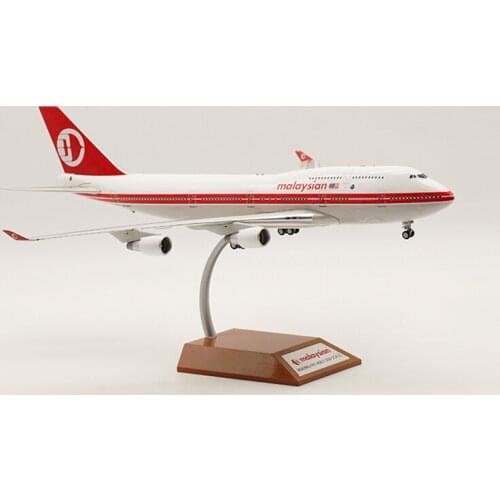 1:200 Scale 9M-MPP Malaysian Airline Airplane 747 B747-400 Model Toy with Base Landing Gear Alloy Aircraft Plane In Stock