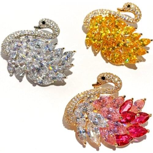 Elegant Pink Yellow Crystal Swan Brooches for Women Shine Cubic Zirconia Animal Brooch Pin Party Banquet Corsage Fashion Jewelry