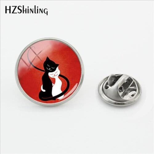 2019 New Cats Hugging Pin Stainless Steel Love Cat Photo Lapel Pin Glass Dome Cabochon Jewelry