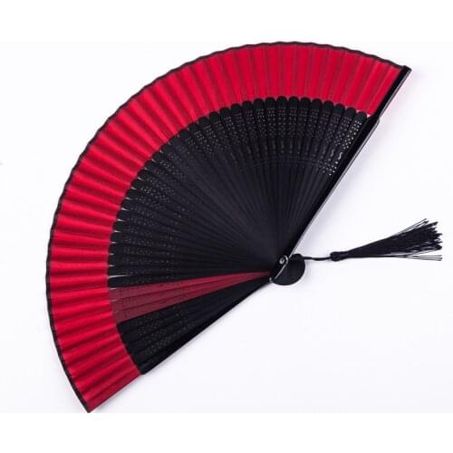 Japanese Quality Silk Hand Fan Beautiful Retro Hollow Lace Fan Surface Folding Fan Wedding Birthday Party Favors Gifts to Guest