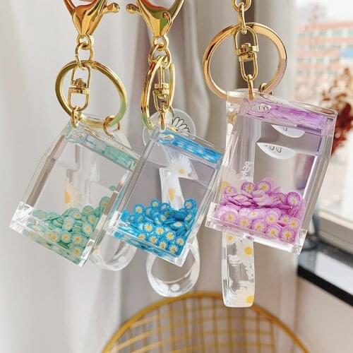 Creative Candy Color Daisy Key Chain Quicksand Liquid Floating Bottle Keyring Backpack Car Pendant Keyfob for Women Couple