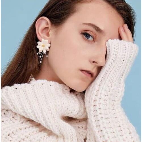 2021 Trend Woman Earrings Temperament Exquisite Flower Shape Pearl Cold Light Clothing Accessories Earrings Кольцо Женское