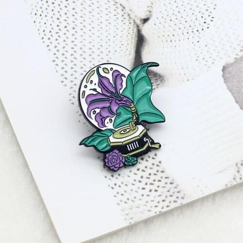 Creative and Innovative Purple Trumpet Flower Retro Gramophone Badge Fashion Trend Flower Gramophone Shape Brooch Accessories