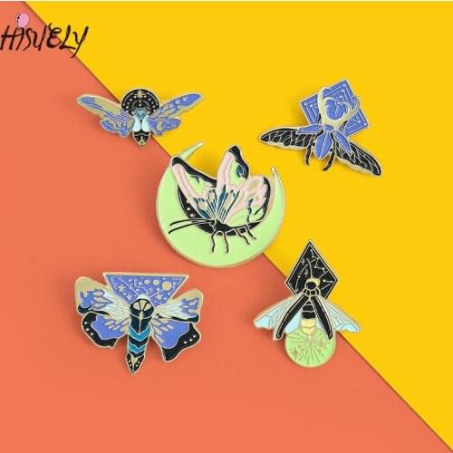 Cartoon Fashion 2021 Luminous Brooch Fluorescent Insect Brooch Moth Animal Firefly Butterfly Brooch Commemorative Gift