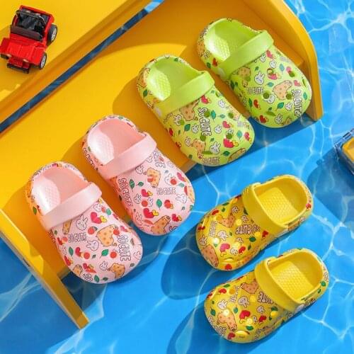 2021 new baby hole sandals garden shoes beach shoes girls cartoon rabbit soft soled anti slip Baotou shoes