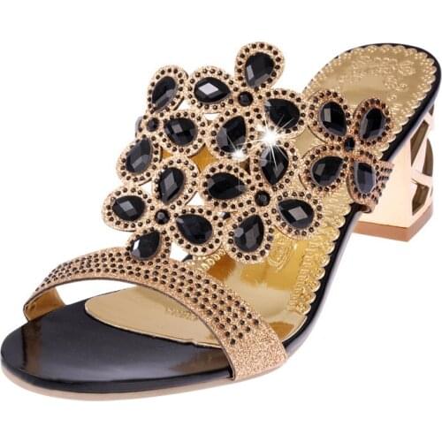 Summer 2021, the new fashionable high-heeled womens slippers with thick fishmouth and rhinestone flowers are everyday sandals