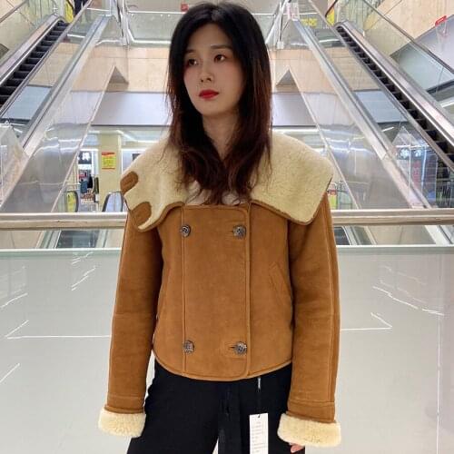 Sheep Fur Coat Women Shearling Jacket 2021 New Fashion Hooded Warm Sheepskin Overcoat High Quality Free Shipping