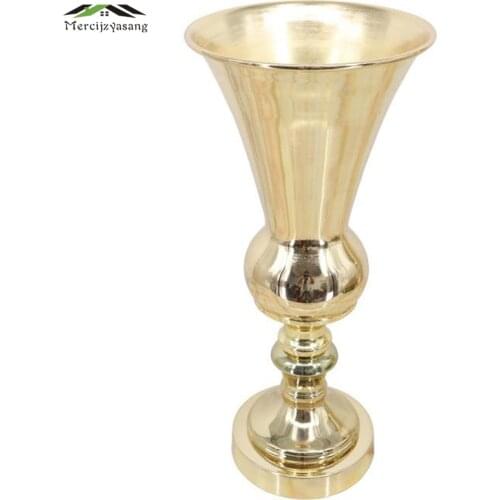 2Pcs/Lot Europe Candle Holder Table Metal Candlestick Geometric Romantic Candle Holders for Wedding/Dinner Decoration GZT109