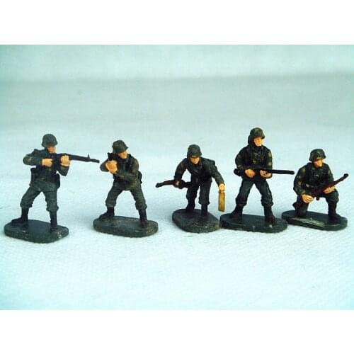 Super mini pvc figure 1:72 German World War II Soldiers Painted 5-Man Group
