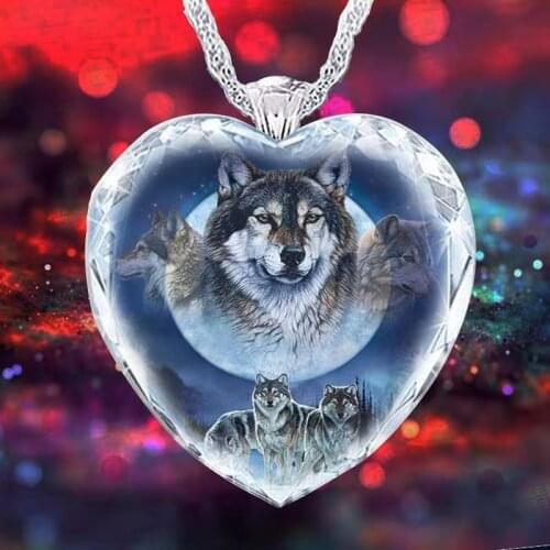 Creative and Exquisite Natural Crystal Glass Glittering Women Necklace Pendant Gray Wolf Pendant Fashionable Wholesale