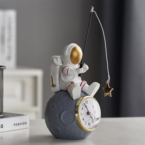 Bedroom Bedside Wake-Up Clock Cartoon Alarm Clock Astronaut Themed Design Clock Adornment Without Battery (Assorted Color)