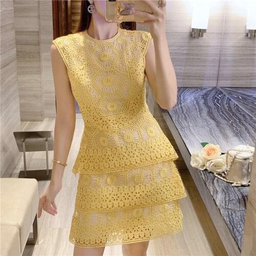 New Runway Designer Summer Yellow Lace Dress Fashion Women Sleevless Cascade Ruffles Hollow Out Tank Hook Flower Party Dresses