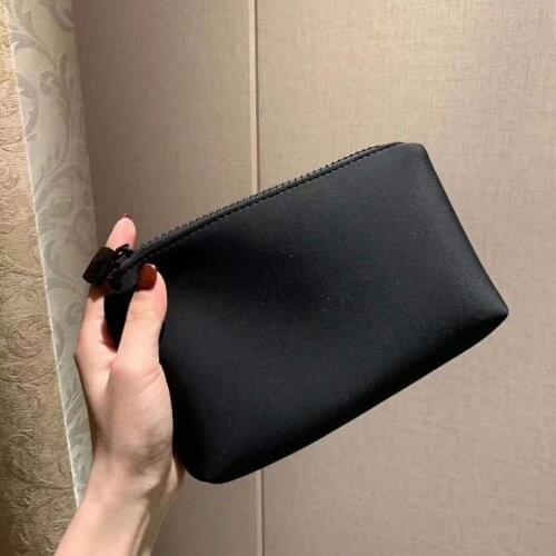 Latest VIP Gift Good Hand Feeling with Logo Makeup Bag Lipstick Clutch Holder Travel Toiletry Fashion Storage Bags with Box