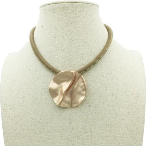 Wavy Round Pendant Necklace Alloy Statement Necklace for Women Gift Kolye Trendy Jewelry Choker