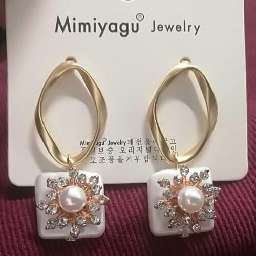 Korean vintage cute statenebt crystal flower pearl stud earring for women