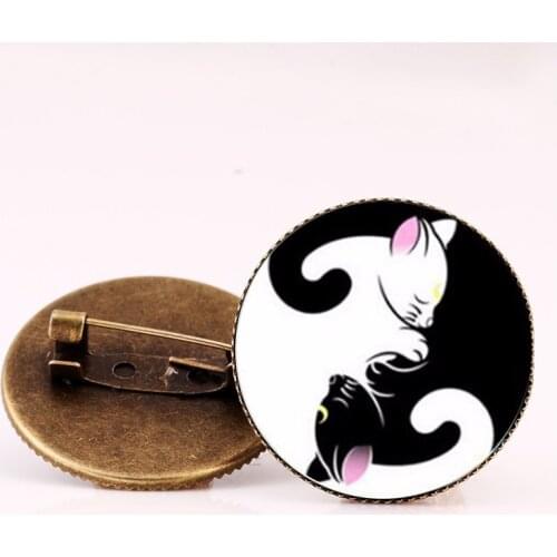 SUTEYI Cute Cat Women Brooches Vintage Animal Picture Round Dome Glass Pins Brooches Pet Jewelry Gifts